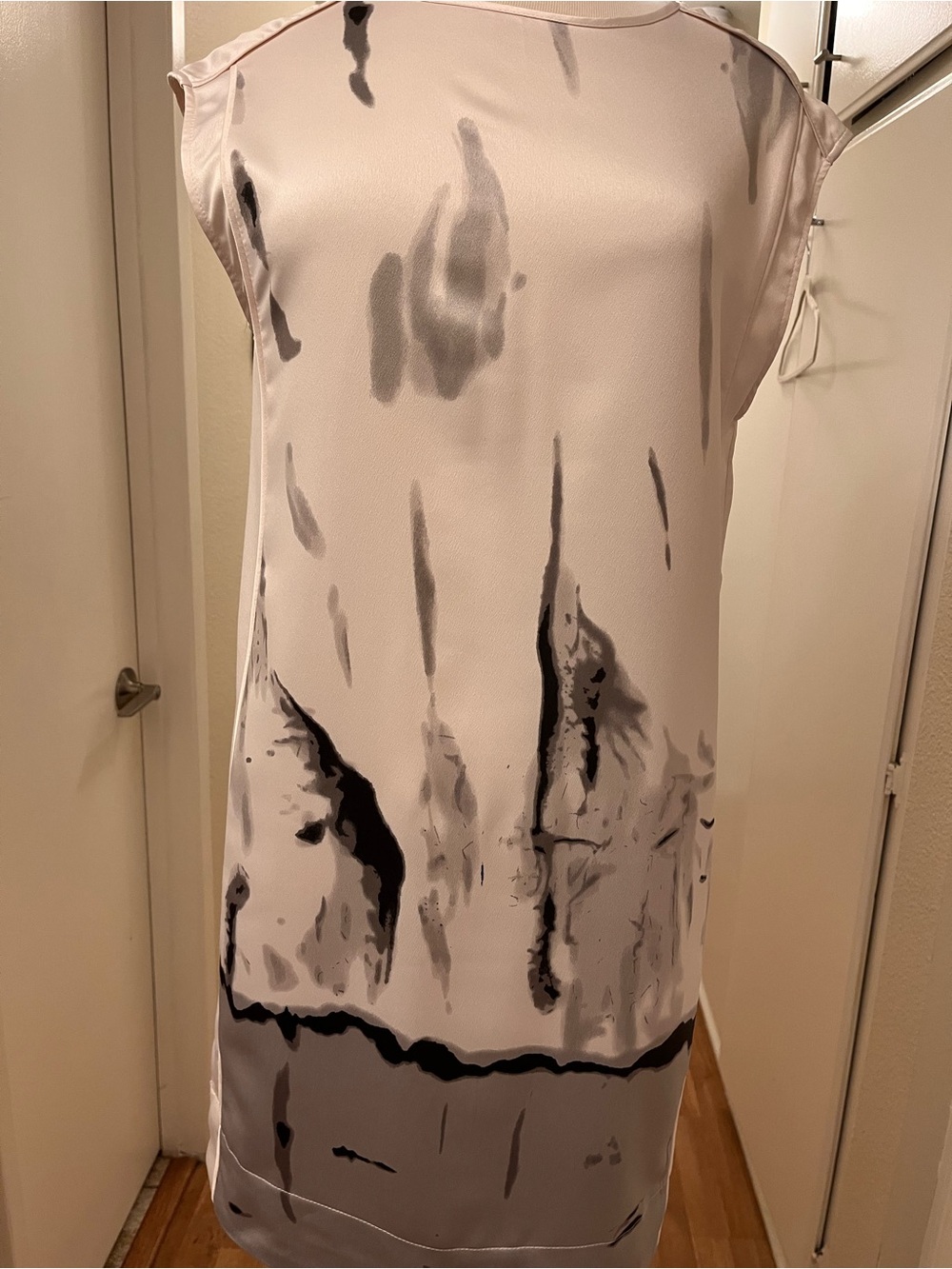 Dalia Sleeveless Abstract Print Midi Dress in Cream and Gray - Size S/M